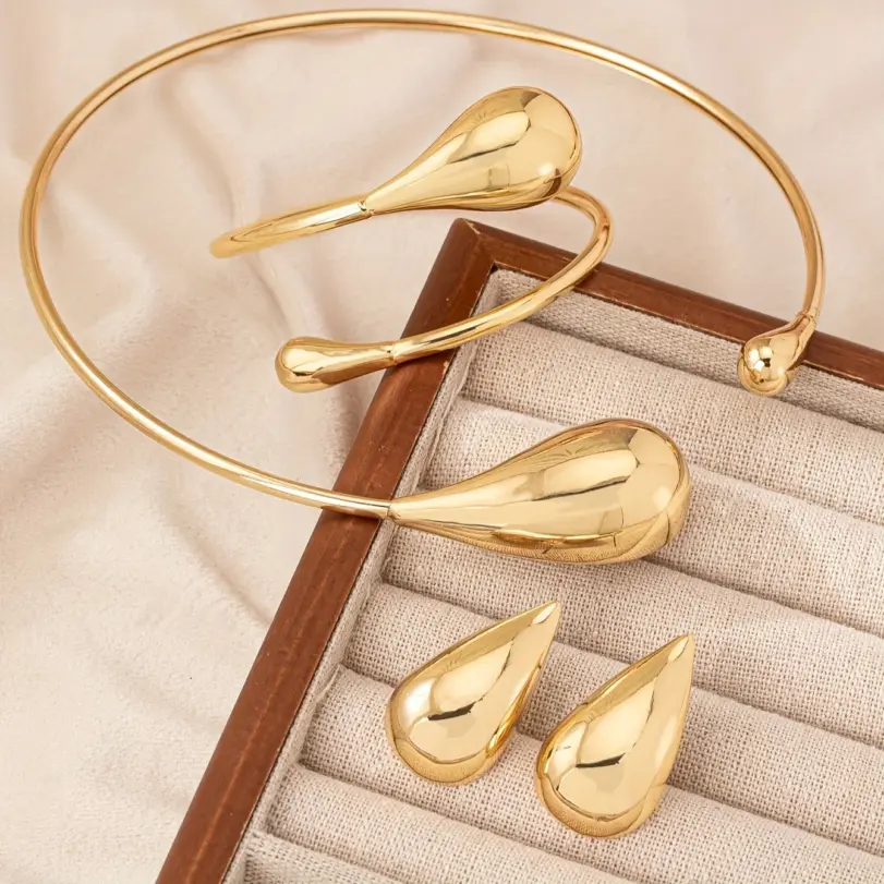 Juego de Joyería Elegante y Moderno de 4 Piezas para Mujer, Collar con Gotas de Agua, Gargantilla de Metal Dorado, Aretes para Uso Diario Informal 4
