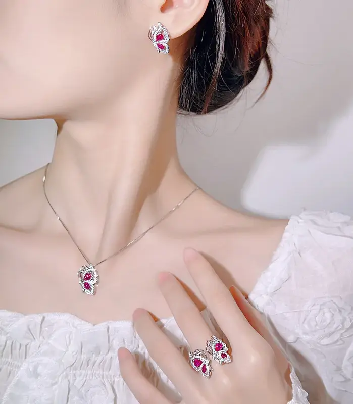 Conjunto de joyería Vintage elegante para mujer, collar de mariposa de rubí, gargantilla de cristal brillante, pendientes de boda para fiesta, 3 uds. 2