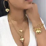 Conjunto de 4 piezas: collar de cadena con colgante de doble corazón, pendientes y pulseras de múltiples capas, de color dorado, para mujer. 1