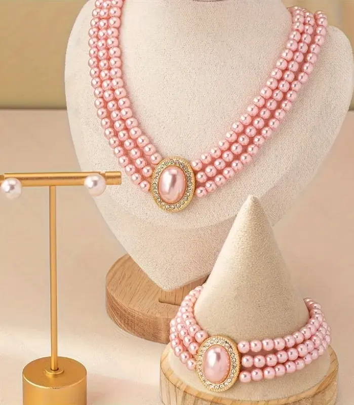 Conjunto de Collar Multicapa de Perlas de Imitación Rosa Claro Ecológico, Gargantilla Ajustable, Pendientes y Pulsera, Elegante Conjunto de Joyería de Moda 1