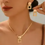 Juego de Joyería Elegante y Moderno de 3 Piezas para Mujer, Collar Cuadrado Geométrico, Gargantilla de Metal Dorado Clásico, Aretes para Uso Diario Informal, Regalo 3