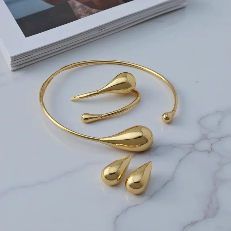 Juego de Joyería Elegante y Moderno de 4 Piezas para Mujer, Collar con Gotas de Agua, Gargantilla de Metal Dorado, Aretes para Uso Diario Informal 5