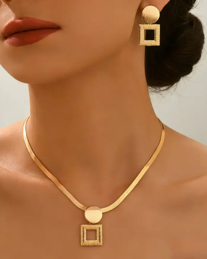 Juego de Joyería Elegante y Moderno de 3 Piezas para Mujer, Collar Cuadrado Geométrico, Gargantilla de Metal Dorado Clásico, Aretes para Uso Diario Informal, Regalo 2