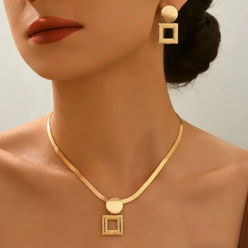 Juego de Joyería Elegante y Moderno de 3 Piezas para Mujer, Collar Cuadrado Geométrico, Gargantilla de Metal Dorado Clásico, Aretes para Uso Diario Informal, Regalo 2