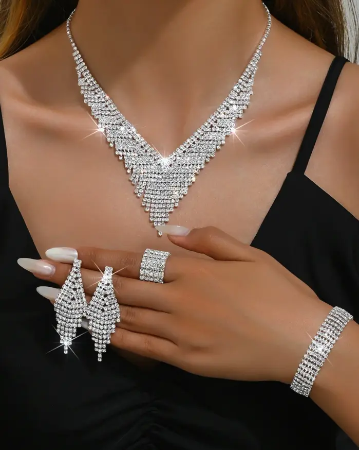 Conjunto de Joyería de Moda 2026: Collar de Pedrería Multicadena Atrevido y Pendientes Brillantes Plateados - Kit Clásico para Fiesta de Graduación 2
