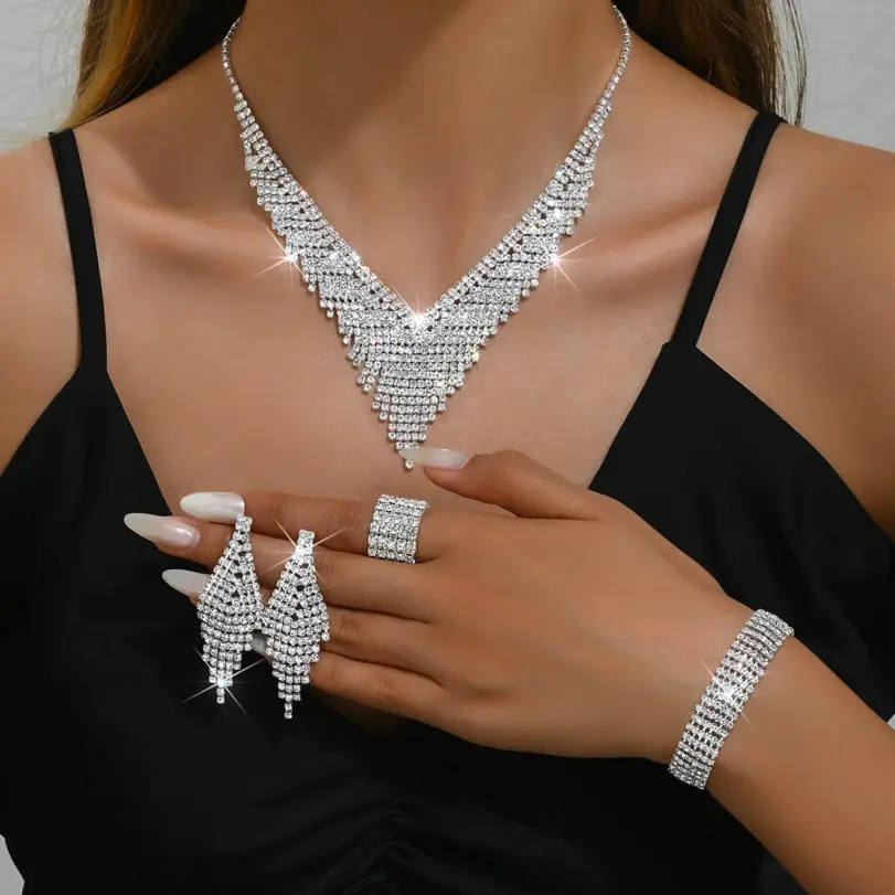 Conjunto de Joyería de Moda 2026: Collar de Pedrería Multicadena Atrevido y Pendientes Brillantes Plateados - Kit Clásico para Fiesta de Graduación 2