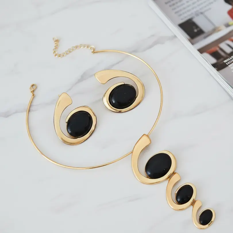 Juego de Joyería Elegante y Moderno de 3 Piezas para Mujer, Collar con Forma de Caracol en Espiral, Gargantilla de Metal Dorado, Aretes para Uso Diario Informal, Regalo 1