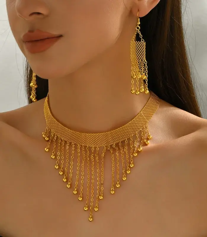 Conjunto de Joyería Premium para Mujer: Collar Gargantilla y Pendientes de Borlas Doradas con Cadena de Malla y Flecos de Cuentas, Estilo Boho Étnico, Ideal para Verano y Playa 1