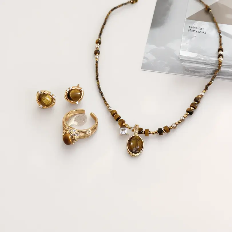 Juego de Joyería Vintage Elegante de 4 Piezas para Mujer, Collar con Circonitas Marrones, Gargantilla de Cristal Brillante, Aretes de Novia para Boda, Fiesta 1 Juego de Joyería Vintage Elegante de 4 Piezas para Mujer, Collar con Circonitas Marrones, Gargantilla de Cristal Brillante, Aretes de Novia para Boda, Fiesta 1