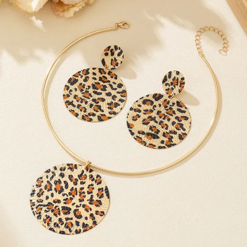 Juego de Joyería Elegante y Moderno de 3 Piezas para Mujer, Collar Circular con Estampado de Leopardo, Gargantilla de Metal Clásica, Aretes para Uso Diario Informal, Regalo 4