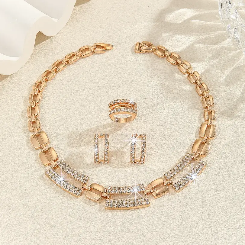 Conjunto de collar, pendientes y anillo con cadena geométrica de pedrería de color dorado, de lujo, para mujer, ideal para bodas, fiestas y como regalo. 3
