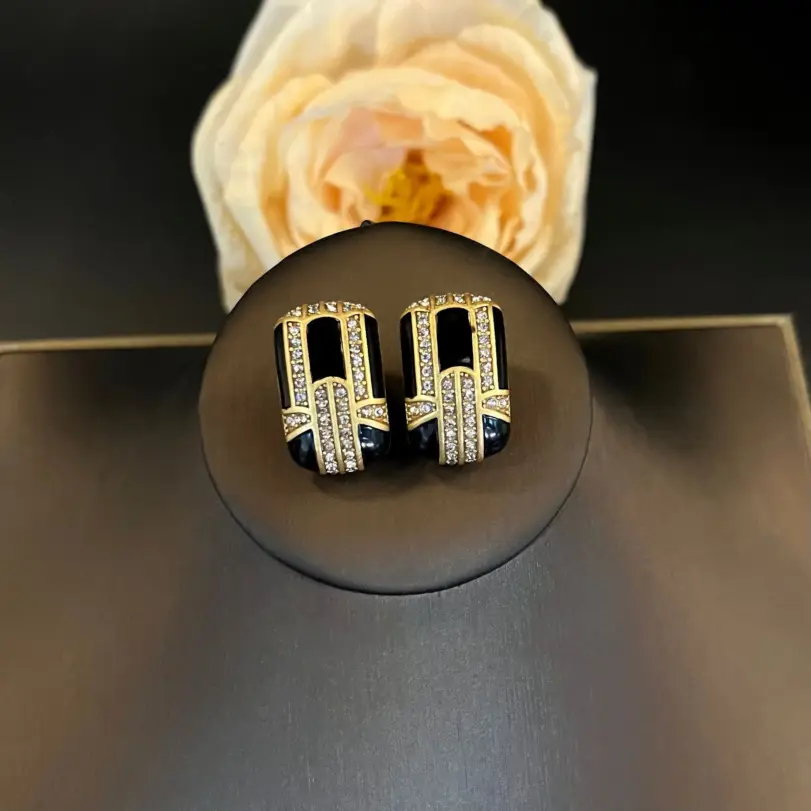 Juego de Joyería Elegante y Moderno de 3 Piezas para Mujer, Collar Estilo Corte en Oro Negro, Gargantilla Clásica, Aretes para Uso Diario Informal, Regalo 4