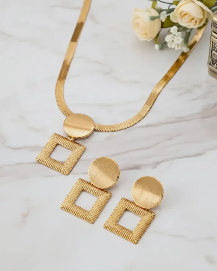 Juego de Joyería Elegante y Moderno de 3 Piezas para Mujer, Collar Cuadrado Geométrico, Gargantilla de Metal Dorado Clásico, Aretes para Uso Diario Informal, Regalo 1