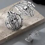 Brazalete vintage con calavera, anillo de dedo retro de esqueleto para Halloween, joyería ajustable de puño abierto, colección única de joyería para motociclistas 2