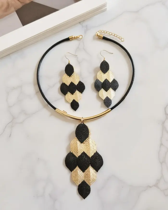 Juego de Joyería Elegante y Moderno de 3 Piezas para Mujer, Collar de Disco de Doble Color, Gargantilla de Metal Clásica, Aretes para Uso Diario Informal, Regalo 1