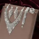 Conjunto de Joyería de Moda 2026: Collar de Pedrería Multicadena Atrevido y Pendientes Brillantes Plateados - Kit Clásico para Fiesta de Graduación 1