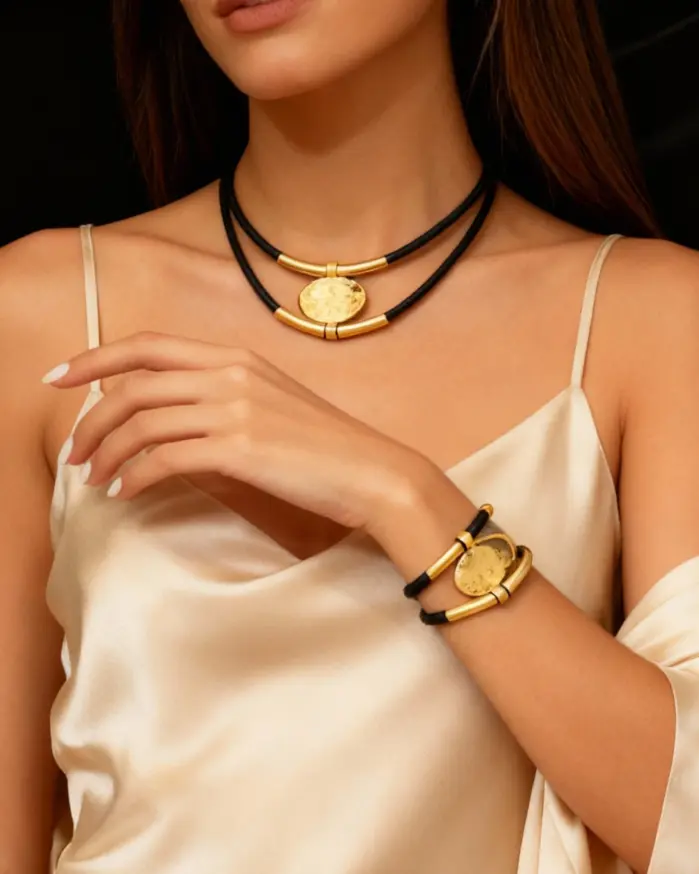 Conjunto de joyería Vintage elegante para mujer, collar de tubo de Metal de doble capa, Gargantilla dorada, pulsera, regalo para el lugar de trabajo, 2 uds. 1