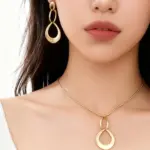 Conjunto de Joyería Geométrica Hueca Irregular, Collar con Colgante de Lágrima Triple Entrelazada y Pendientes Colgantes, Estilo Minimalista Europeo Americano 1