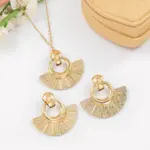 Juego de Joyería Elegante y Moderno de 3 Piezas para Mujer, Collar Geométrico en Forma de Sector, Gargantilla de Metal Clásica, Aretes para Uso Diario Informal, Regalo 1