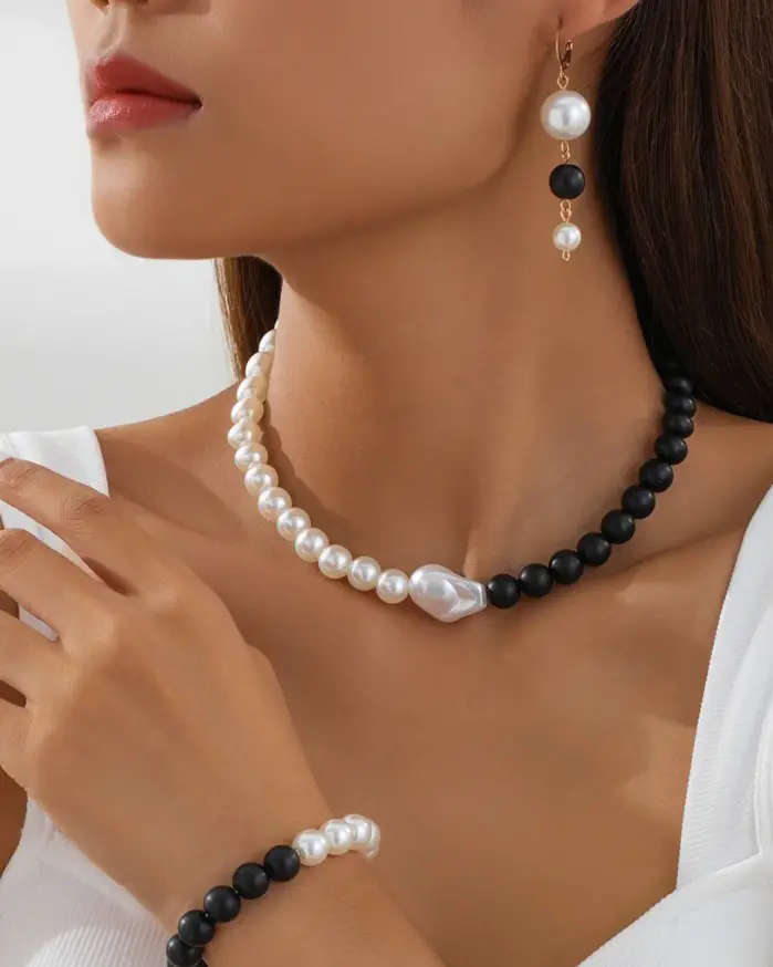 Juego de Joyería Elegante y Moderno de 4 Piezas para Mujer, Collar de Cuentas Retro, Gargantilla en Contraste Blanco y Negro, Aretes para Uso Diario Informal, Regalo 2
