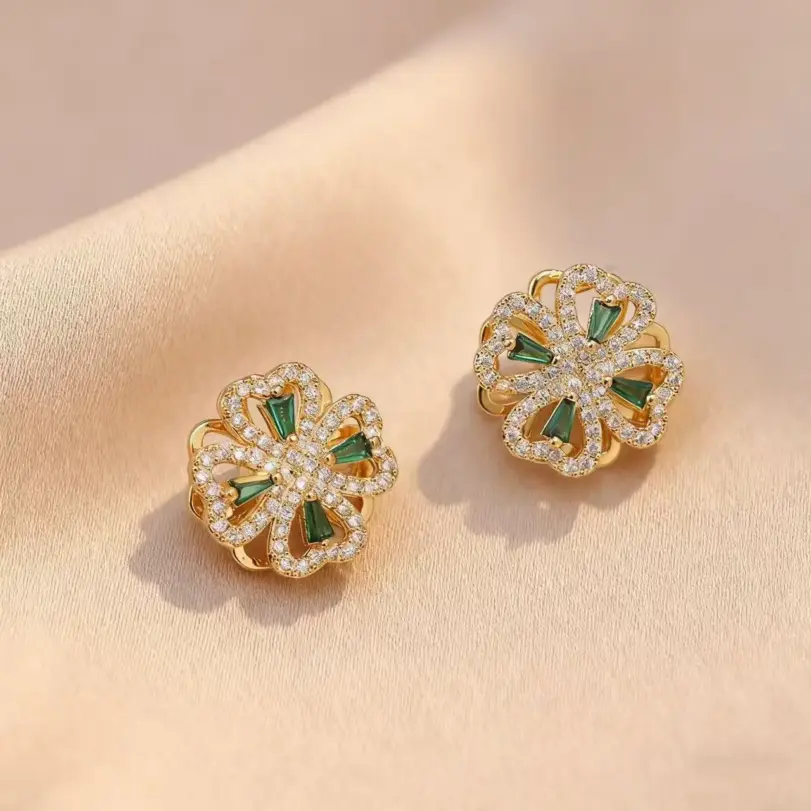 Juego de Joyería Elegante y Moderno de 5 Piezas para Mujer, Collar con Flor de Cuatro Hojas Giratoria, Gargantilla de Metal Clásica, Aretes para Uso Diario Informal 5